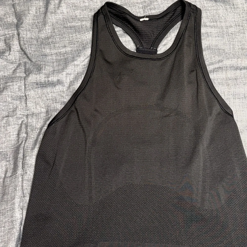 Lululemon Swiftly Tech Racerback
Black / Black-Size 6 - Picture 3 of 5